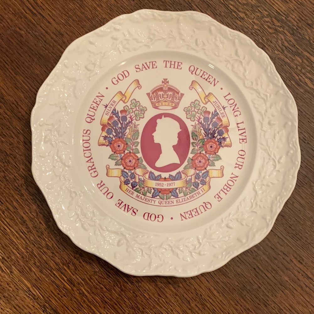 Mason’s Ironstone Commemorative Plate Queen Elizabeth II Silver Jubilee